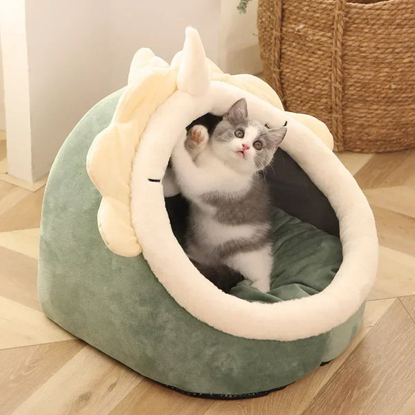 Kuscheliges Katzenbett für den Winter