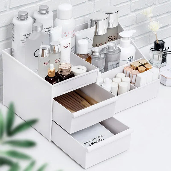 Praktische Schminkbox mit Schubladen